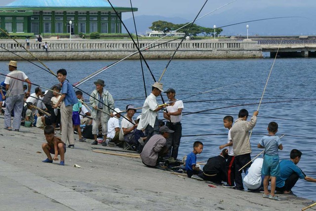 動画 北朝鮮の海水浴場で遊ぶ人々を撮影 画像あり W