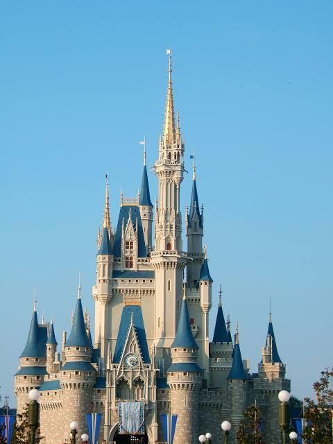 悲報 ディズニーのシンデレラ城 改修工事でラブホみたいな外観になってしまうwww 画像あつめーる