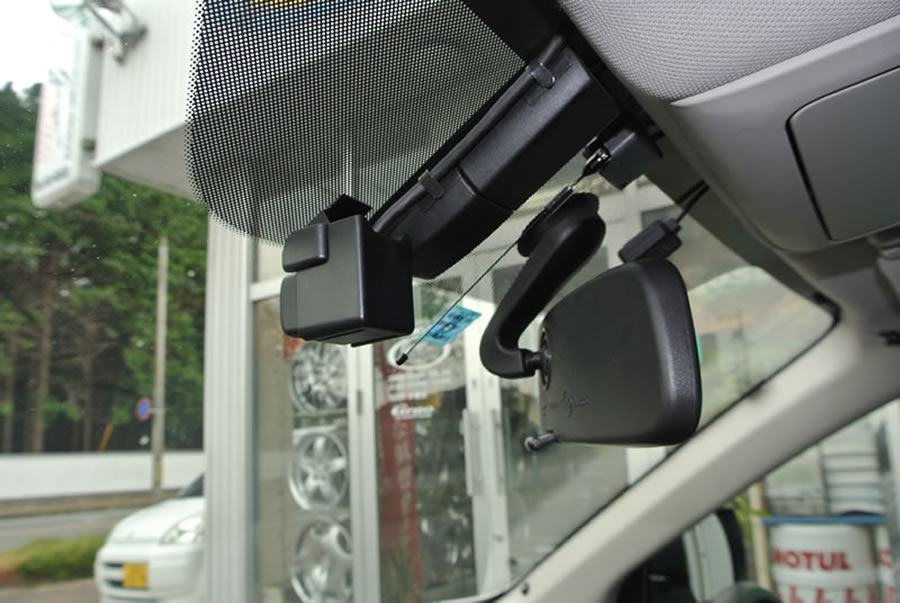 レガシィツーリングワゴン：カーナビ＆サテライトスピーカーを装着しま