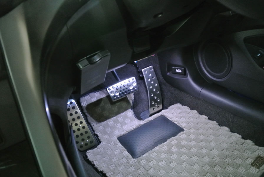 アコード Ledフットランプ取付 ガレージバウムの作業日記