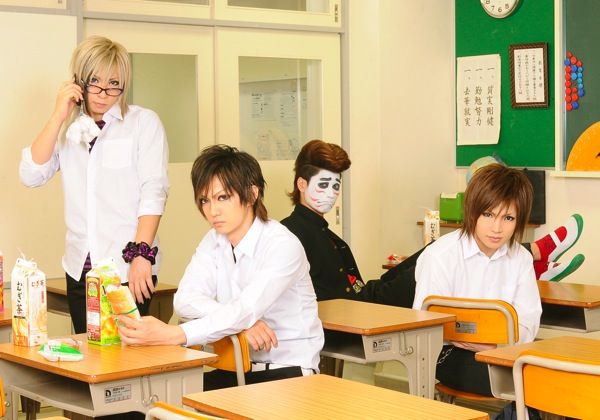 ゴールデンボンバー メンバーのメイクのポイント ゴールデンボンバーまとめたぬ