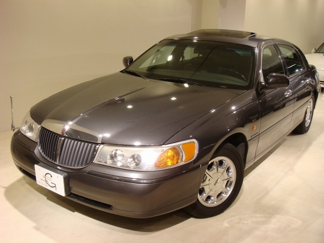 入庫情報2000年リンカーンタウンカーシグネチャーガラスサンルーフ左ハンドル正規ディーラー車 またまた入庫致しました アメリカンフルサイズセダン タウンカー ベンチシートのため前後3人乗りの6人乗りになります ge3ys株式会社の最新入庫状況のご案内 入庫情報2000年リンカーンタウンカーシグネチャーガラスサンルーフ左ハンドル正規ディーラー車 またまた入庫致しました アメリカンフルサイズセダン タウンカー ベンチシートのため前後3人乗りの6人乗りになります ge3ys株式会社の最新入庫状況のご案内