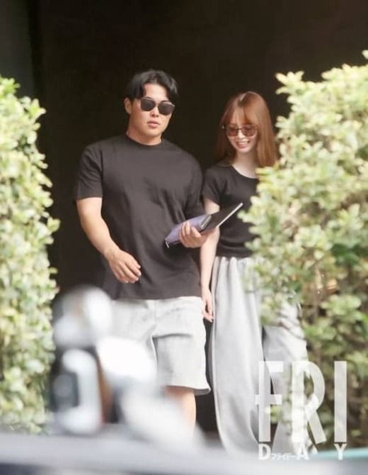 巨人期待の強肩捕手・山瀬慎之助が「年上女性タレントと真剣交際」幸せいっぱい”お揃いコーデ”姿