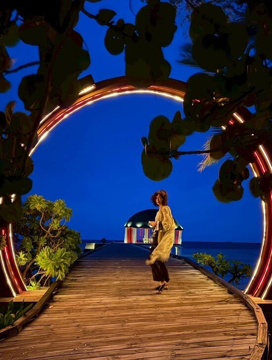 長谷川京子(46)、 水着姿でモルディブを満喫「周りが皆んな敵の様に思えて」“人生に不貞腐れていた20代”を明かす