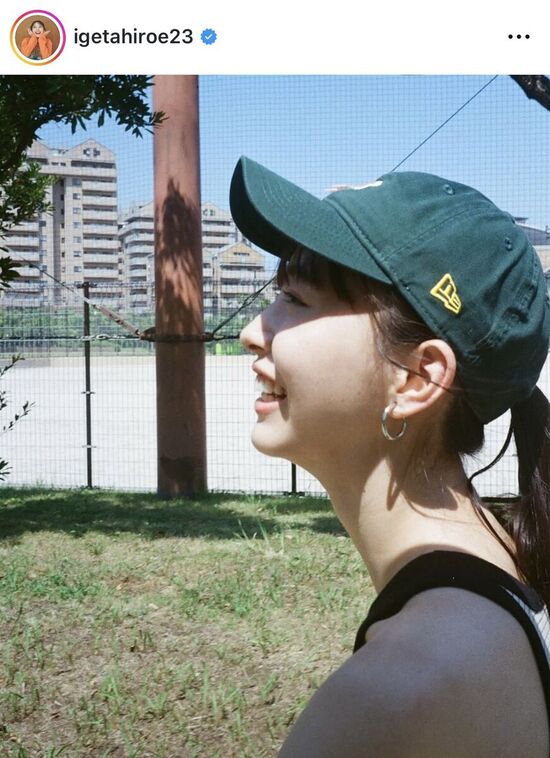 井桁弘恵、地元・福岡でノースリーブ姿「最高の笑顔」「無邪気な大笑い大好き」と絶賛の声