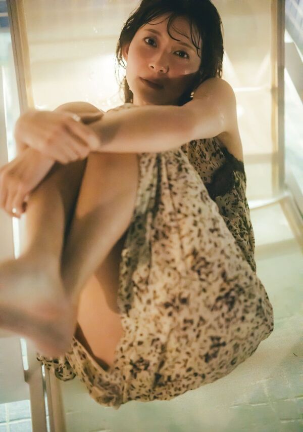 元TBS・山本里菜アナ、水着グラビア解禁　美しいプロポーションを惜しげもなく披露