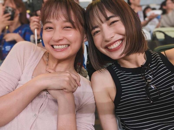 「サッカーどころじゃ…」井桁弘恵「肩ヒモ見えてる」タンクトップのJリーグ観戦コーデに反響