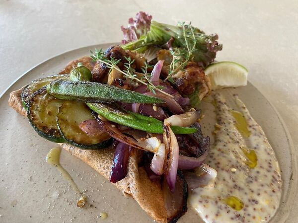 一色紗英が沖縄にガレット屋オープン　芸能人続々反響「行きたい！」「通っちゃう！」