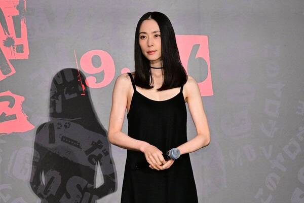 深津絵里(52)、8年ぶりの映画出演で舞台挨拶　現在の姿に驚き止まらず「震えます」「永遠の憧れ」「ずっと可愛い」