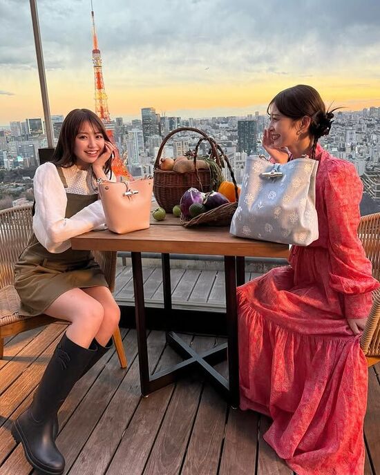 野々村真の23歳モデル長女、ミニスカ姿で“絶対領域”披露　ネット絶賛「めちゃめちゃ美人」