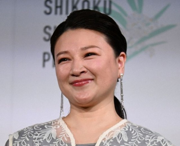 島崎和歌子、今もガラケーと家の固定電話が中心 スマホは「持っているだけ」中村アン驚き「おうちに電話があるんですね」