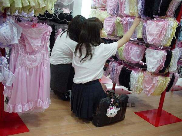 【画像】パンツを盗まれたJK、事件が解決してパンツを全国放送されてしまう 13