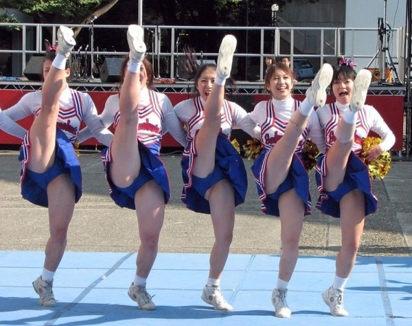 メルカリで「女子高生チアのユニフォーム 」が28万円で取引→外国人「日本人めっちゃキモい」 8