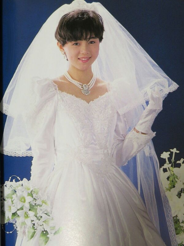 【画像】バドミントン・桃田賢斗さん、結婚式で奥様の胸出しが身内から物議 2