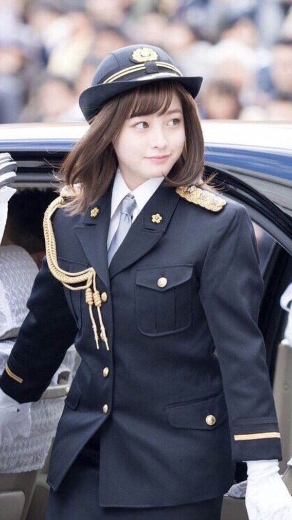箱入り娘で美人の女性巡査(23)、ヤクザの女になってしまう 1