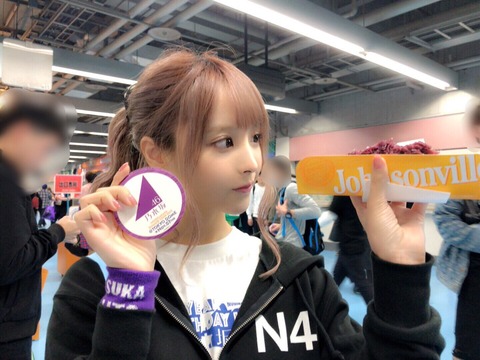 【画像】AV女優・桃乃木かなが乃木坂46の東京ドーム公演を鑑賞　アイドルより可愛い件ｗｗｗ 4