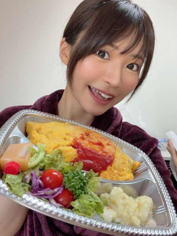 いつも撮影現場の弁当の写真ばかり載せてるAV女優さん、プライベートでは予算5万円台の高級天ぷら店に行っていた 8