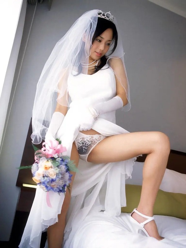 【画像】バドミントン・桃田賢斗さん、結婚式で奥様の胸出しが身内から物議 20