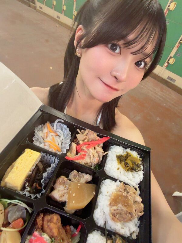 いつも撮影現場の弁当の写真ばかり載せてるAV女優さん、プライベートでは予算5万円台の高級天ぷら店に行っていた 9