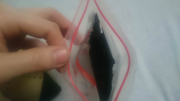 【画像】ネットで買った使用済みパンティ届いた 2
