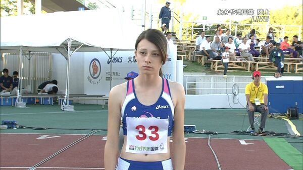 陸上部JK「胸がAカップから急にEカップになって走るたびに胸が揺れて本当にしんどい…」 17