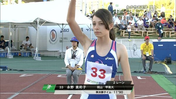 陸上部JK「胸がAカップから急にEカップになって走るたびに胸が揺れて本当にしんどい…」 18