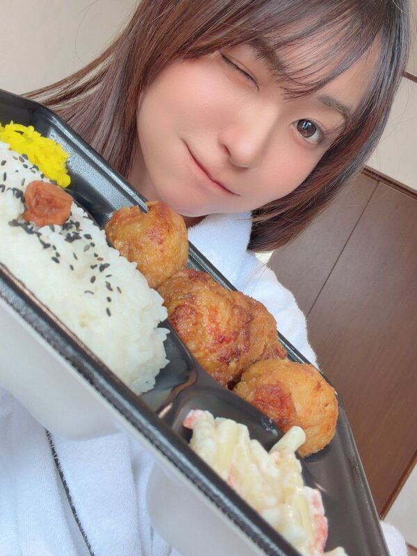 いつも撮影現場の弁当の写真ばかり載せてるAV女優さん、プライベートでは予算5万円台の高級天ぷら店に行っていた 10