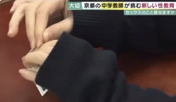 【動画】女教師さん、JCにコンドームの使い方を教える授業開催