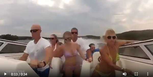 モーターボートでかっ飛ばしてた水着セレブたちがふっ飛ばされる動画