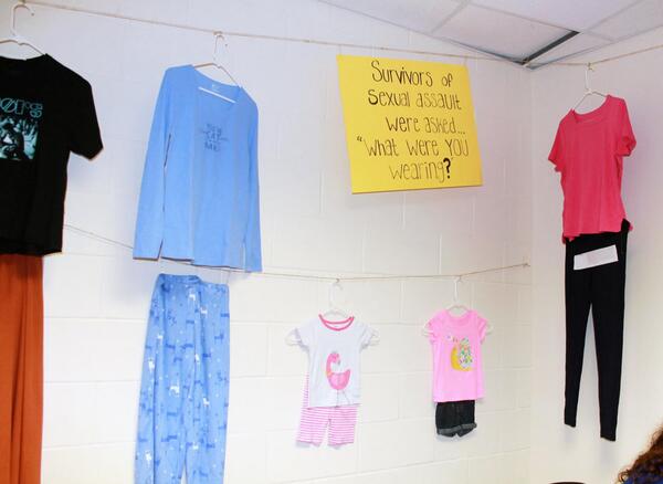 強姦魔「強姦はミニスカ履いてた女が悪い」レイプされた女性の服装展示会が催される 2
