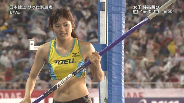 陸上部JK「胸がAカップから急にEカップになって走るたびに胸が揺れて本当にしんどい…」 16