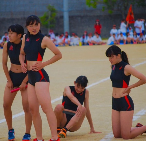 陸上部JK「胸がAカップから急にEカップになって走るたびに胸が揺れて本当にしんどい…」 11