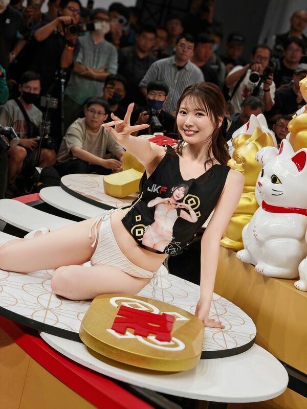 【GIF】日本の美女たち、台湾でまわされる 15