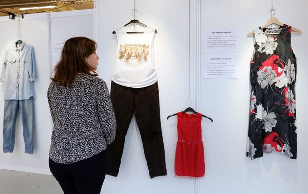 強姦魔「強姦はミニスカ履いてた女が悪い」レイプされた女性の服装展示会が催される 4