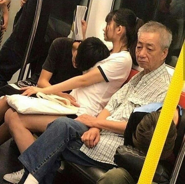 画像 電車で隣の女の乳を枕にする快男児が見つかるｗｗｗ 5chえちえち
