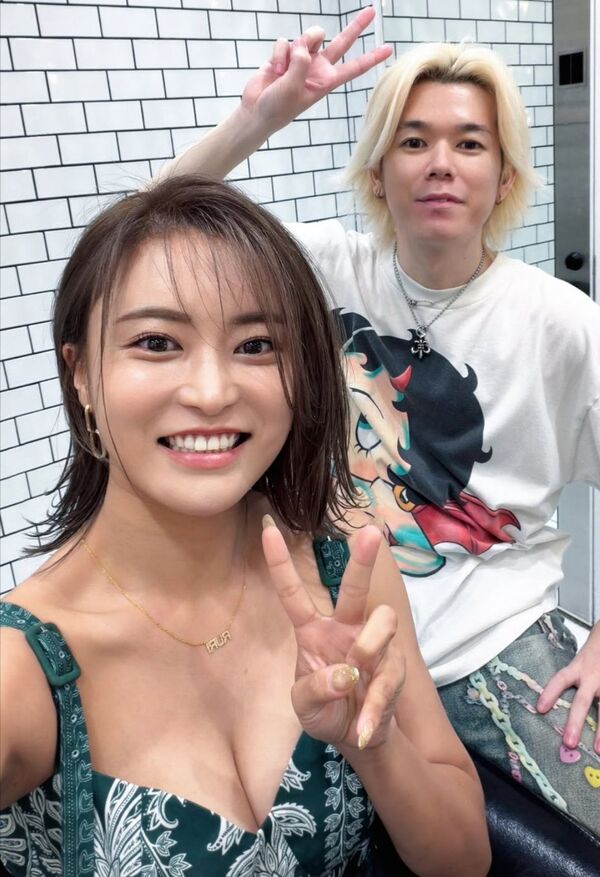 【画像】小島瑠璃子さん(32)、急におっぱいアピール