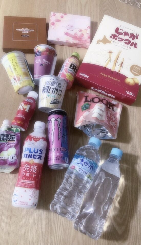 風俗嬢「これ1日でもらった量の差し入れ。まじキモイ」