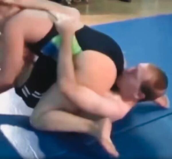 【動画】 男女混合レスリングのガチ試合の様子がこちら