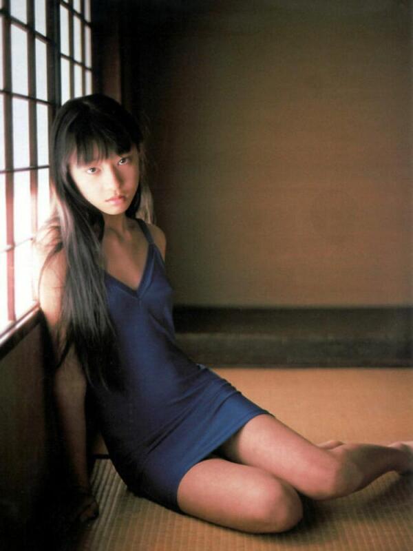 平成の芸能界「人気チャイドル栗山千明(12)のお○ぱいヌード写真集出します」