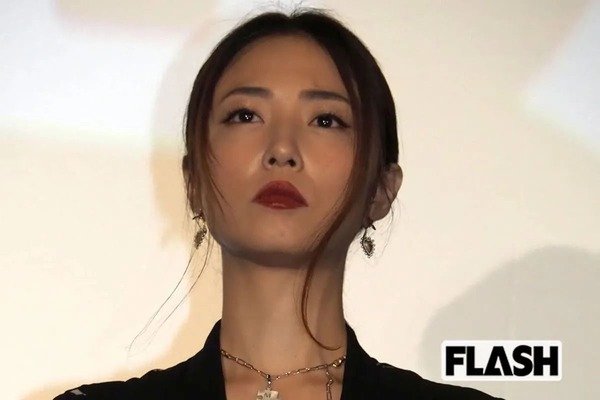 MEGUMI「ほうれい線が薄くなるストレッチ」に現役医師がノー　ひろゆきも「豊胸隠してブラ売ったてんちむと同じ詐欺」