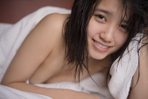 【AKB48】「Ｎｏ．1美貌」加藤玲奈、セクシーすぎる寝起きすっぴんショット公開「裸？」興奮の声