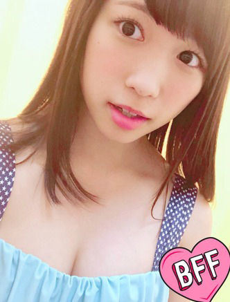 AKB48山本瑠香(18)の胸チラ谷間や着衣巨乳がエロいww【エロ画像】