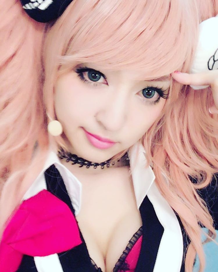 結婚決まった神田沙也加(30)胸チラ、美脚がたまらんｗｗ【エロ画像】
