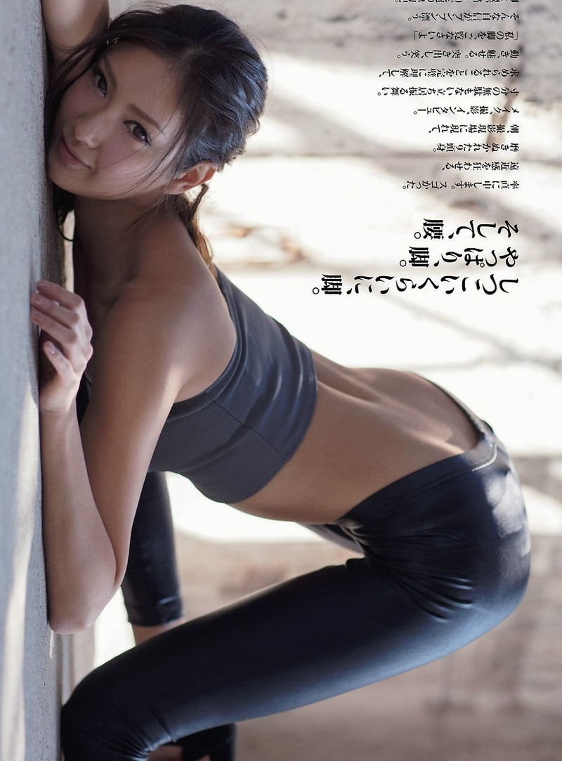 菜々緒(26)の美脚と腰がドスケベ過ぎるｗｗｗバックで突いてみたい【エロ画像】