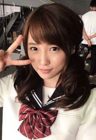 元AKB48川栄李奈(22)童顔だけあってJKセーラー服コスが似合ってて抜けるww【エロ画像】
