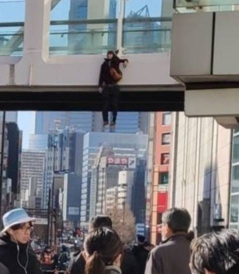 新宿 南口 自殺