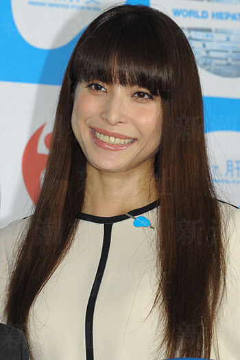 上原多香子の夫がTwitter炎上騒動で所属劇団をクビに「人殺しじゃないです、妻は」