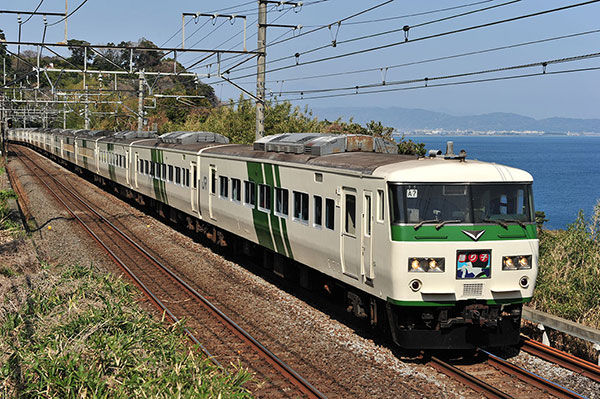 石田ゆり子が「絶滅危惧車両」をインスタ投稿、鉄道ファンも感心