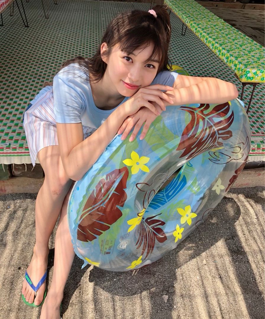 7月31日(水)発売週刊少年サンデーの表紙グラビアに牧野真莉愛wwwwwww