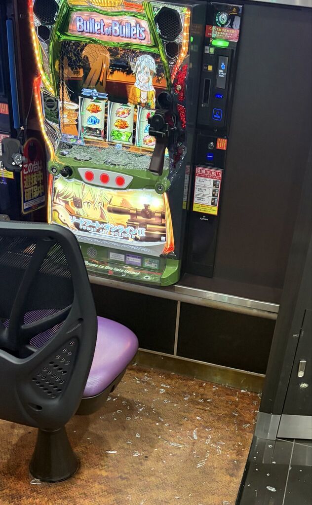 【速報】またしてもパチ屋で200万円超えの台が破壊されてしまう・・・